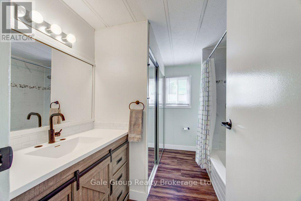 32 PINEVIEW AVE AVENUE - 32