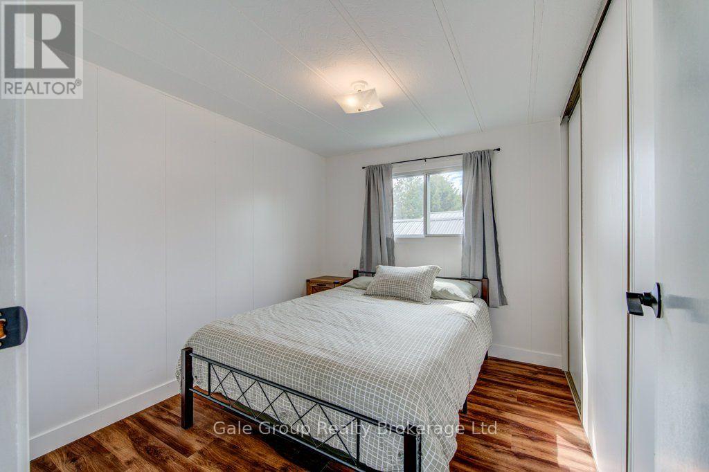 32 PINEVIEW AVE AVENUE - 34