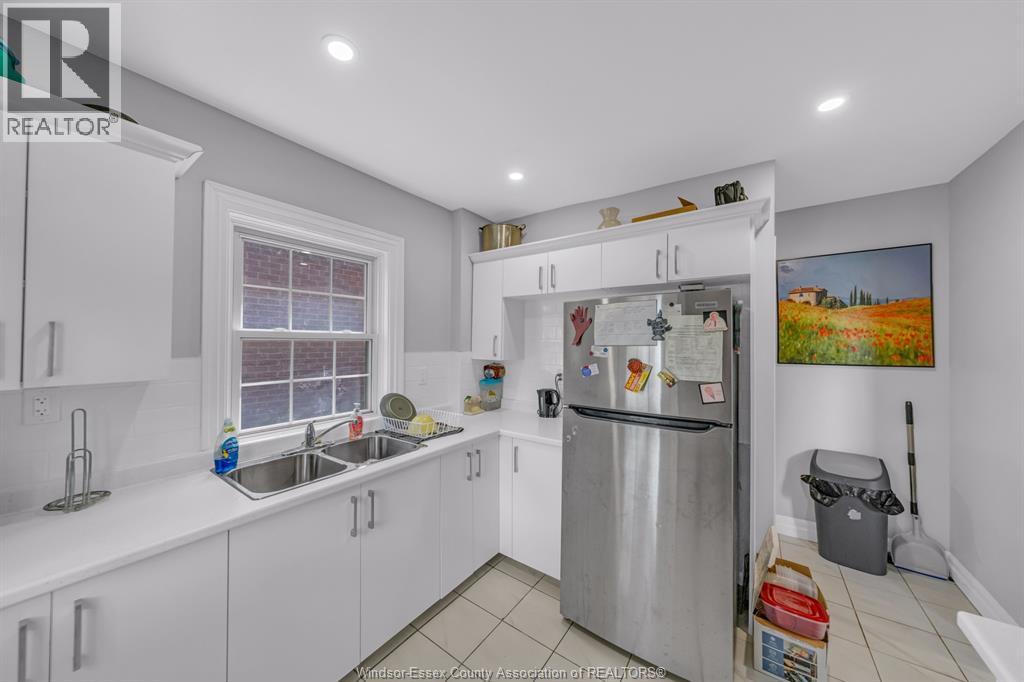 982 ELM AVENUE - Image 11