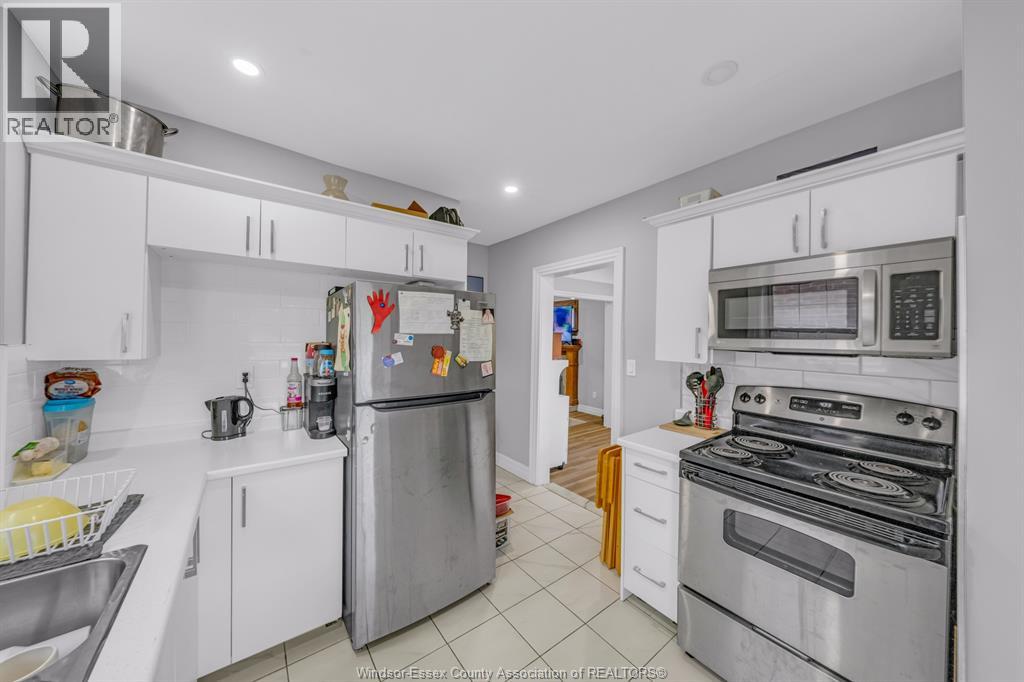 982 ELM AVENUE - Image 12