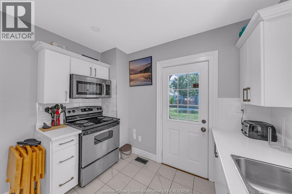 982 ELM AVENUE - Image 13