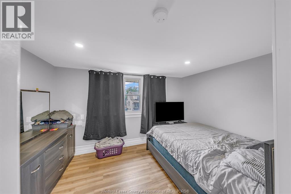 982 ELM AVENUE - 15
