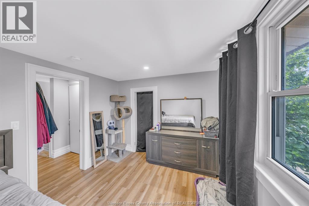 982 ELM AVENUE - Image 16