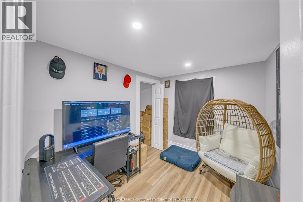 982 ELM AVENUE - 17