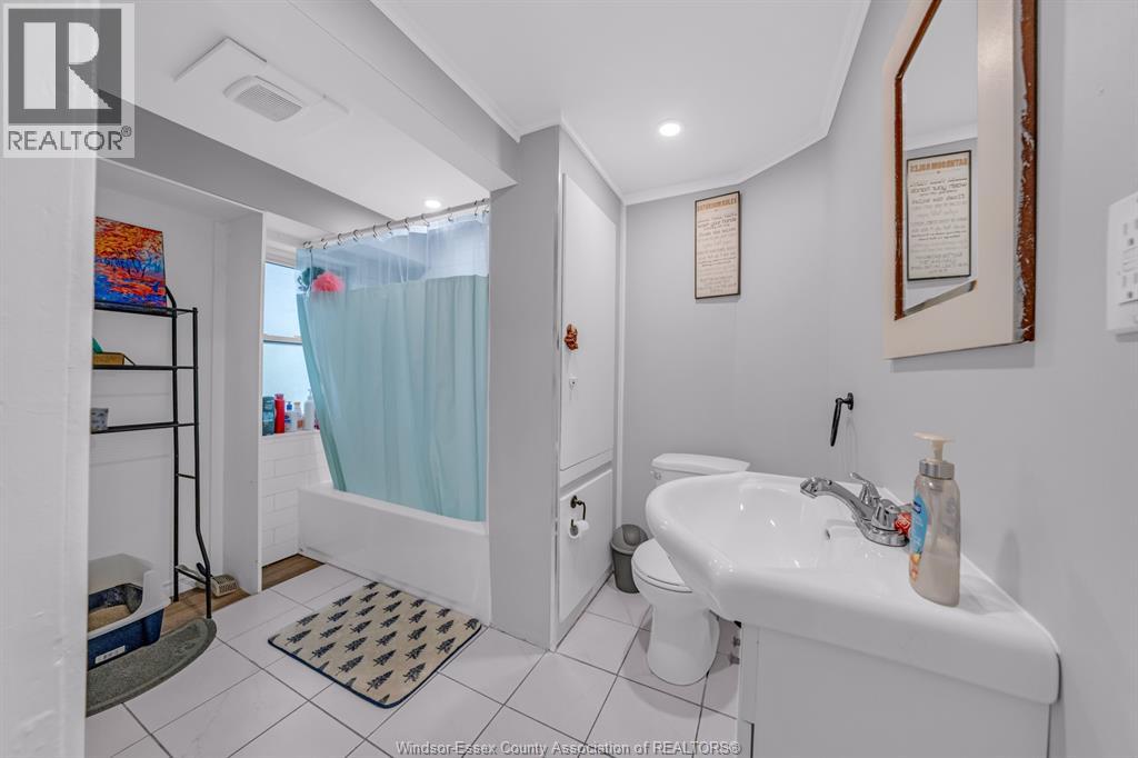 982 ELM AVENUE - Image 18
