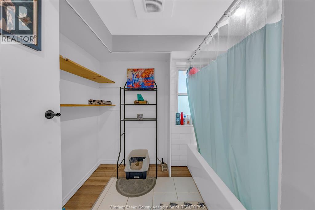 982 ELM AVENUE - Image 19