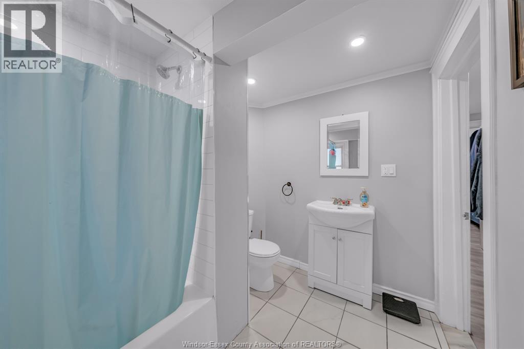 982 ELM AVENUE - Image 20