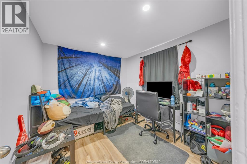 982 ELM AVENUE - 21