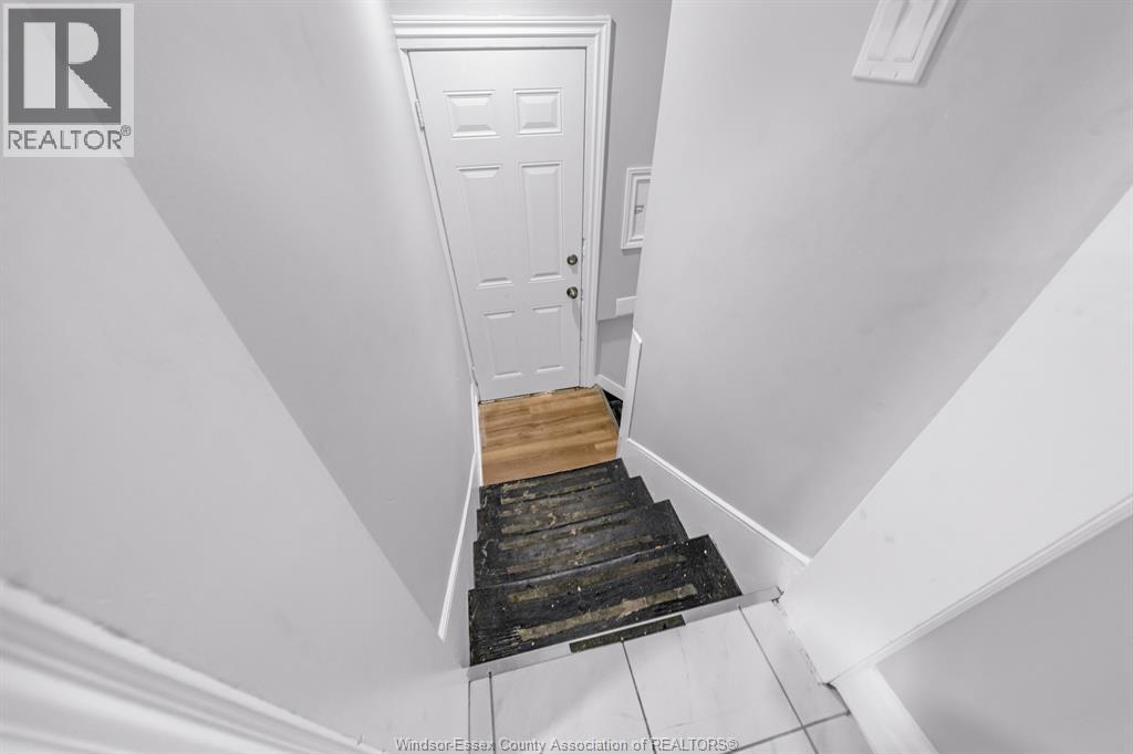 982 ELM AVENUE - Image 23