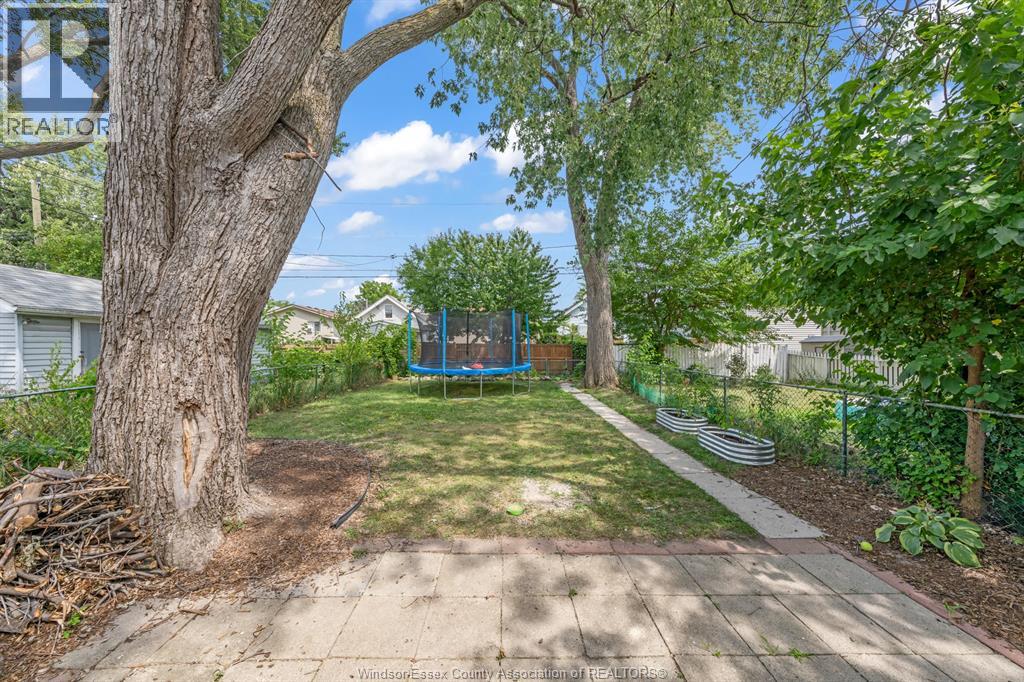 982 ELM AVENUE - 30