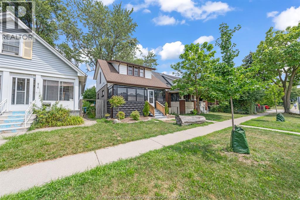 982 ELM AVENUE - 32