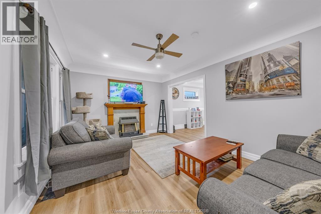 982 ELM AVENUE - 7