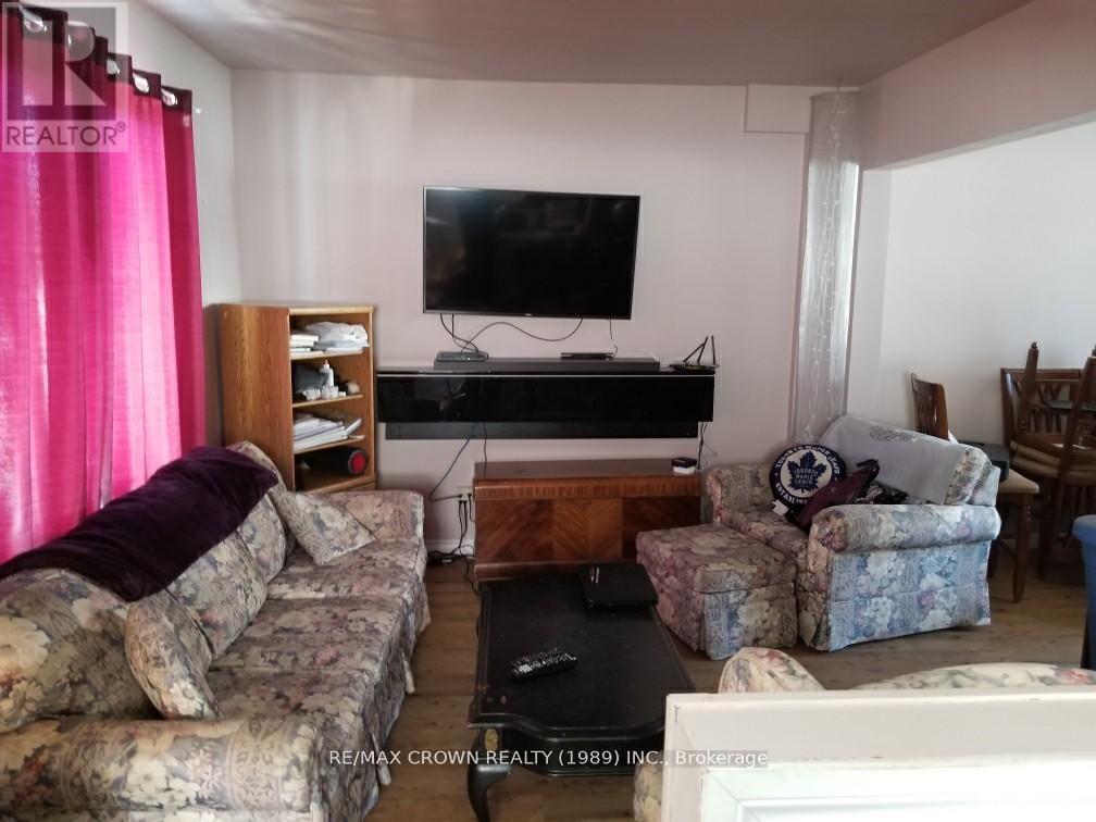 700 MAIN STREET W - 6