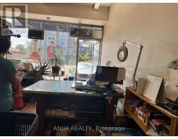 852 Sheppard Avenue W, Toronto, ON M3H2T5 Photo 6