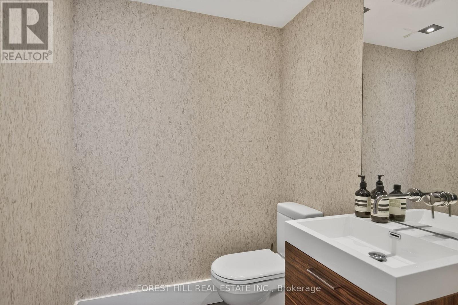 #PH 3 298 JARVIS STREET - 20
