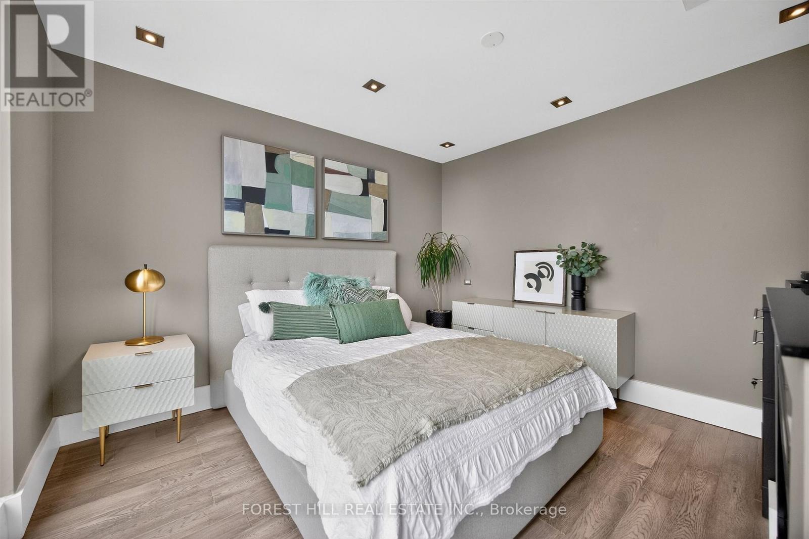 #PH 3 298 JARVIS STREET - 29