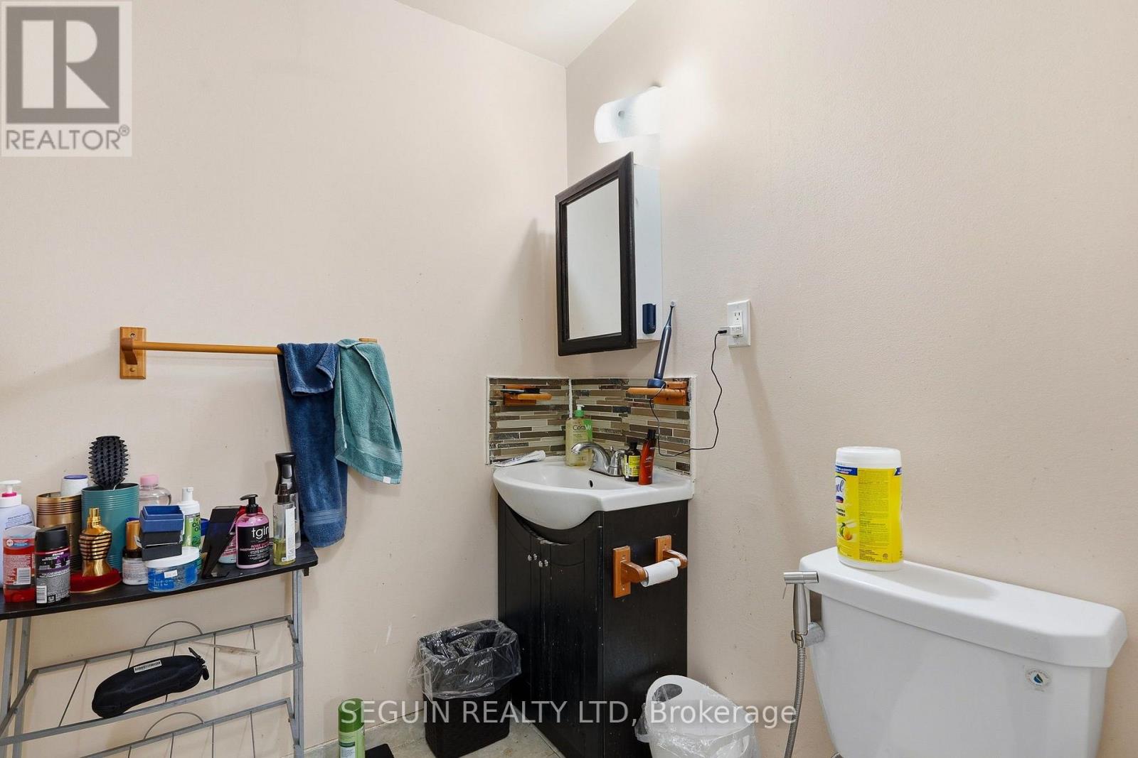 6 MANJU STREET - 28