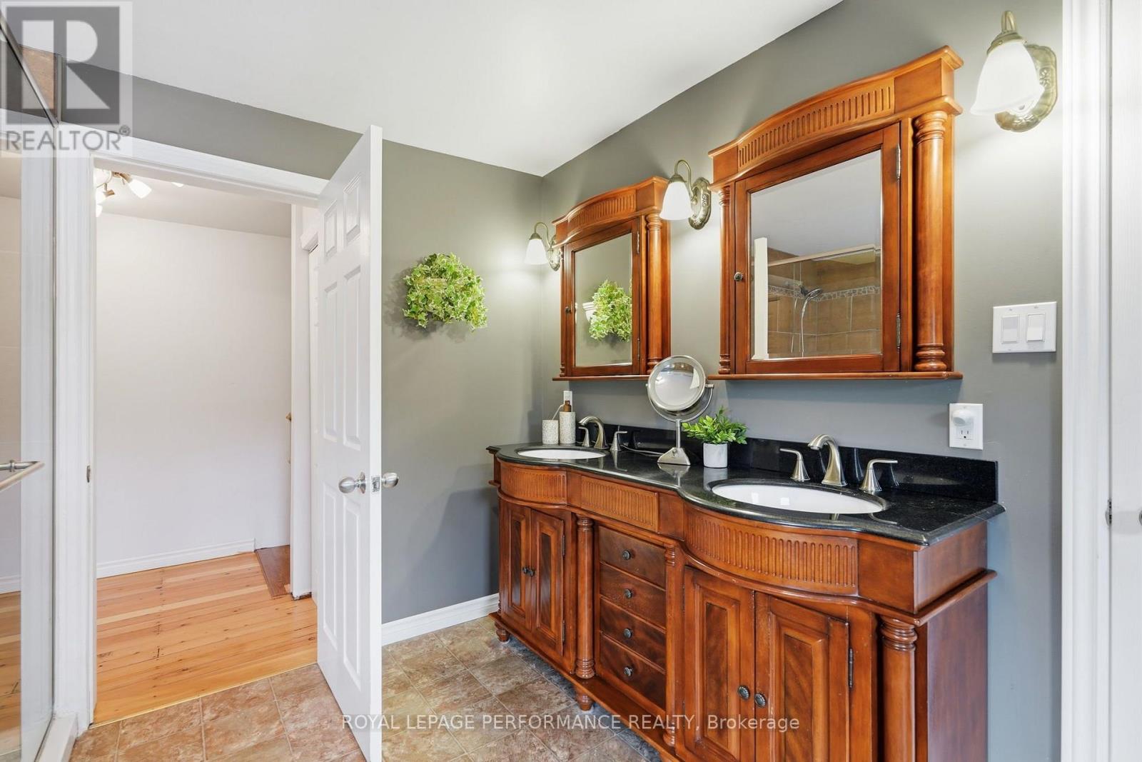 1178 BAY ROAD - Image 16
