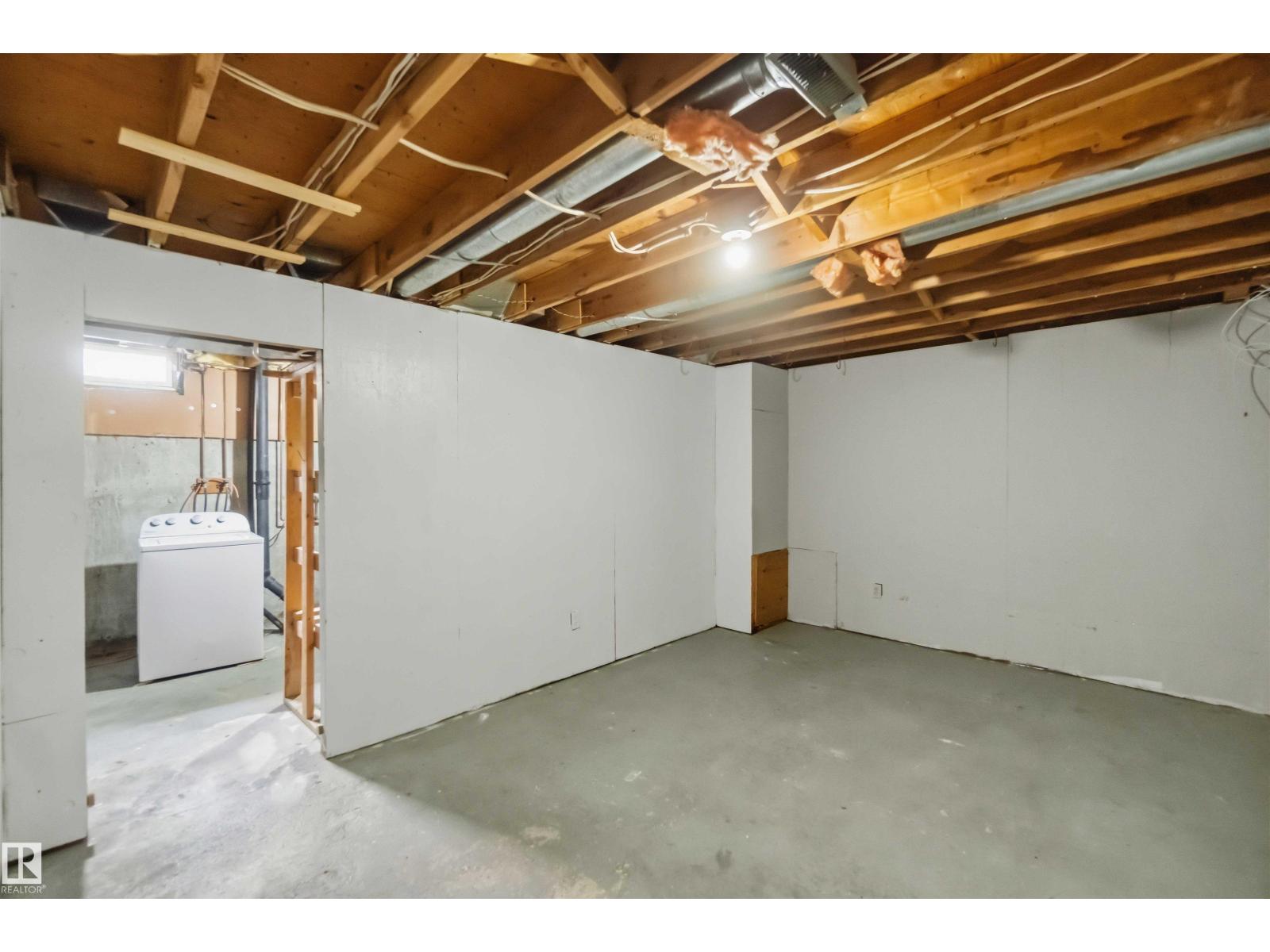 #103 5231 51 ST - Image 31