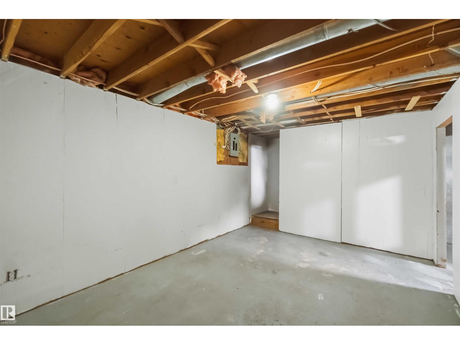 #103 5231 51 ST - Image 33