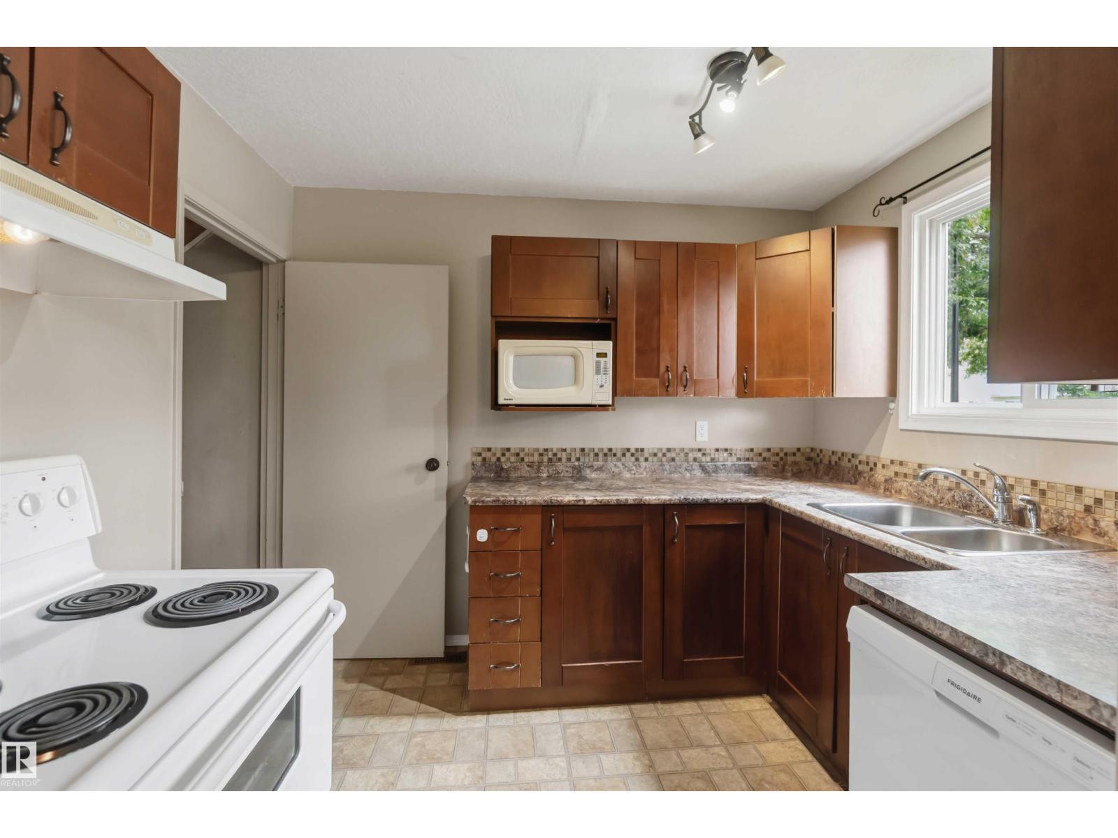 #103 5231 51 ST - Image 9