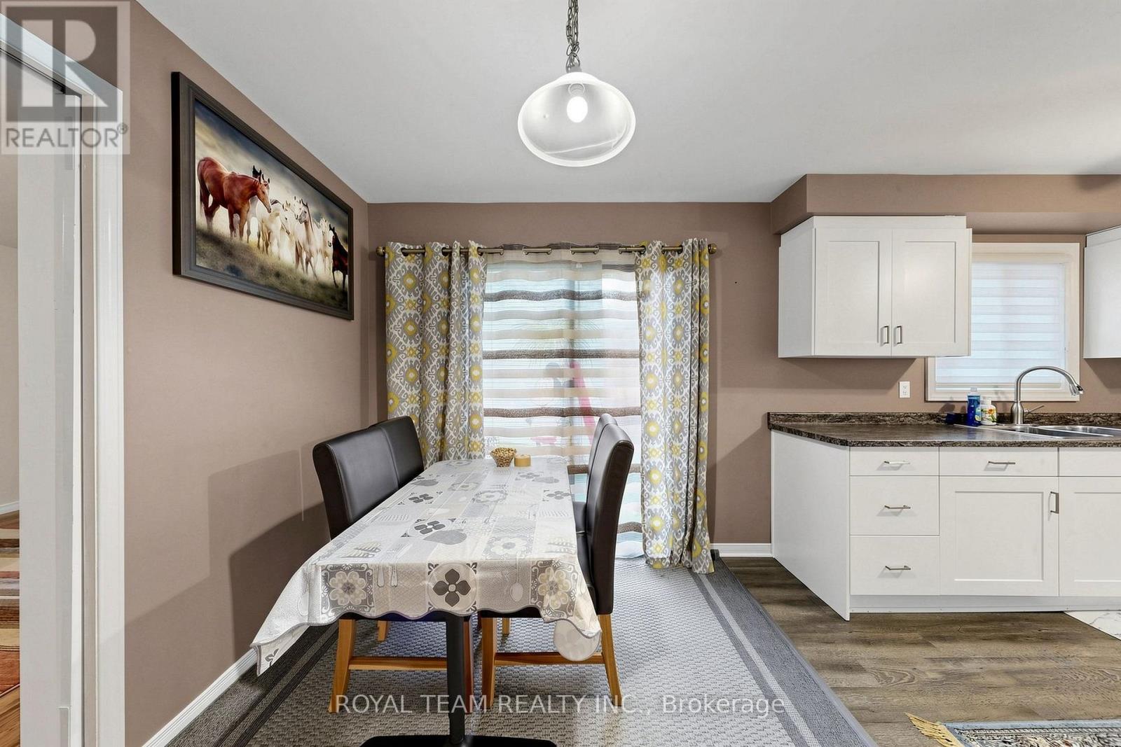 28 AILSA DRIVE - 7