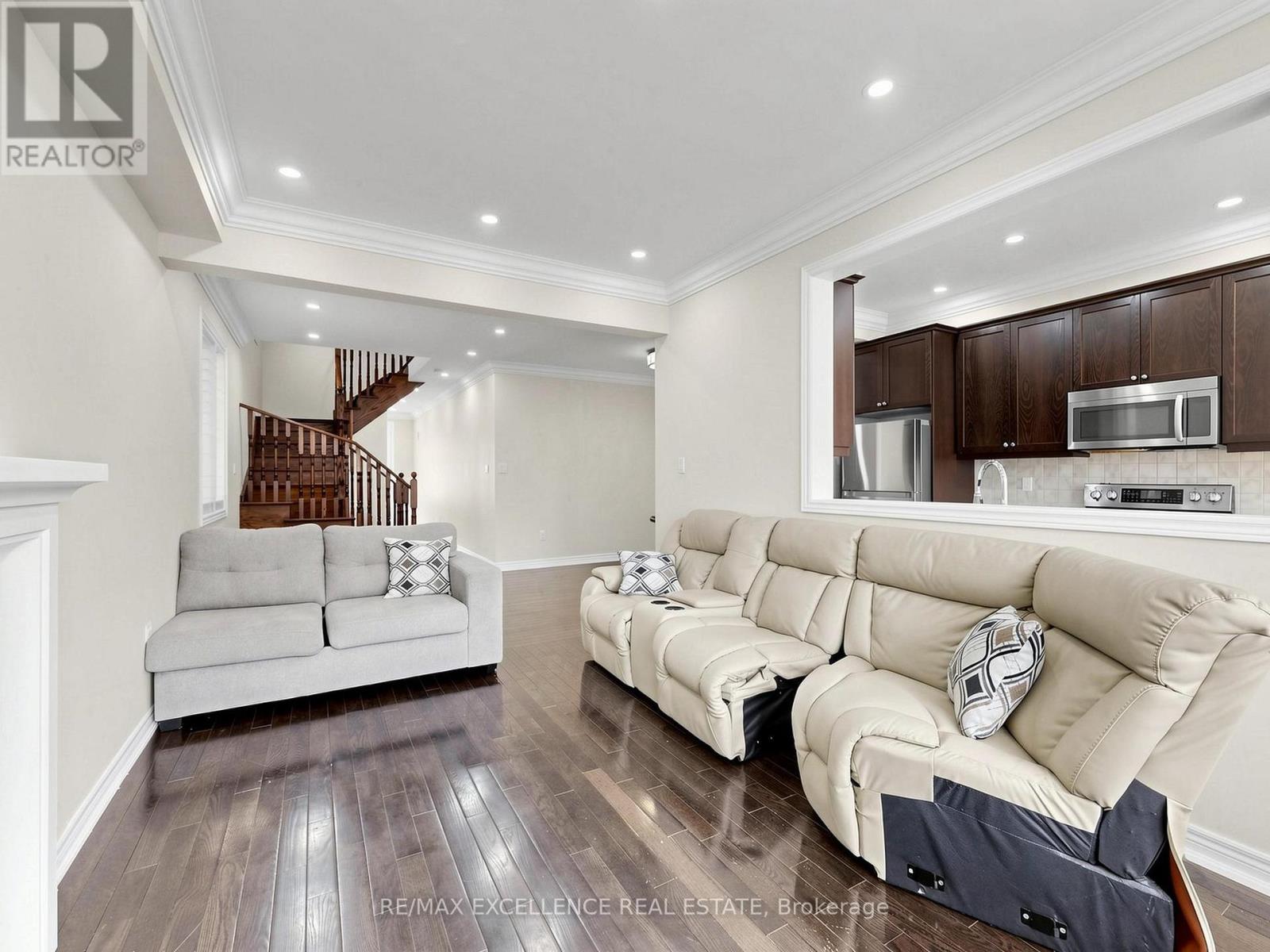 61 CAMPWOOD CRESCENT - 7
