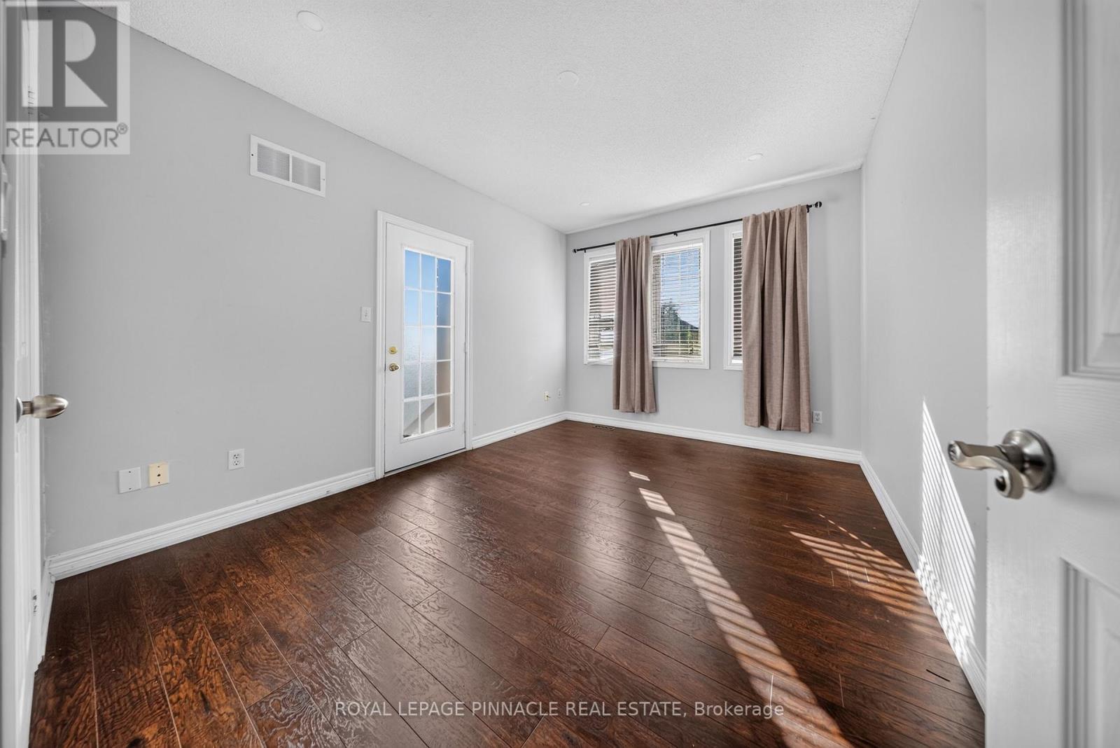 23 PRINCE CRESCENT - 18