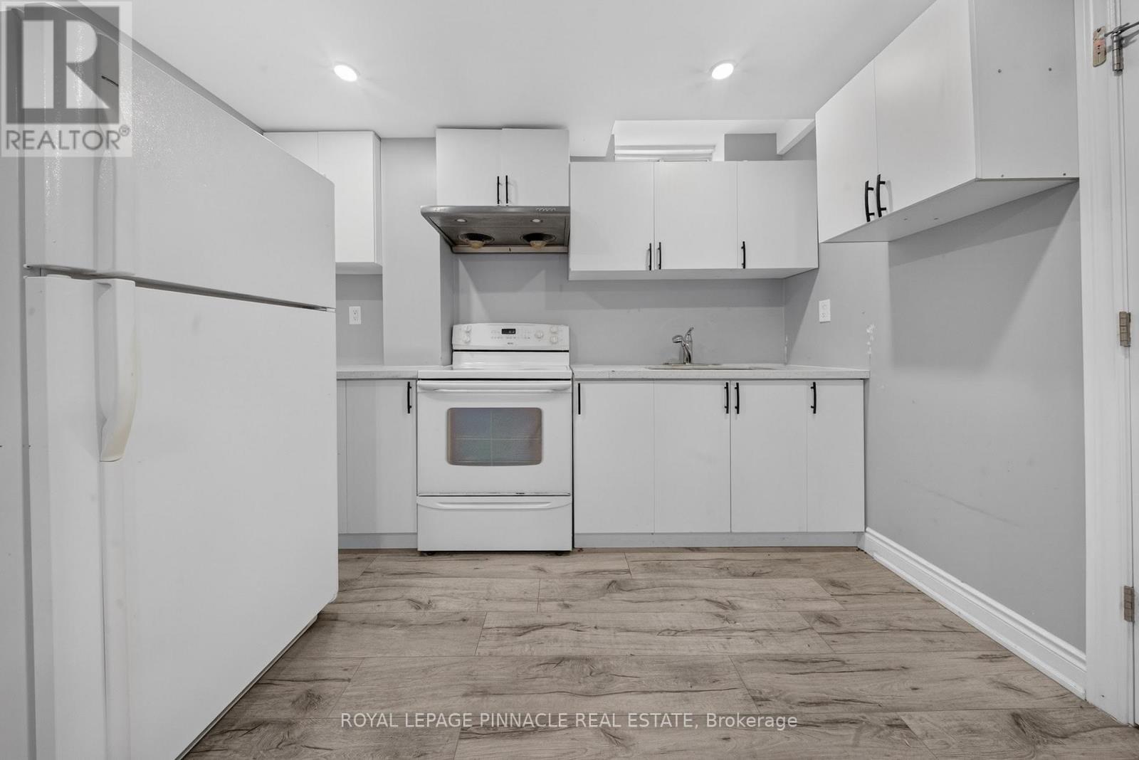 23 PRINCE CRESCENT - 44