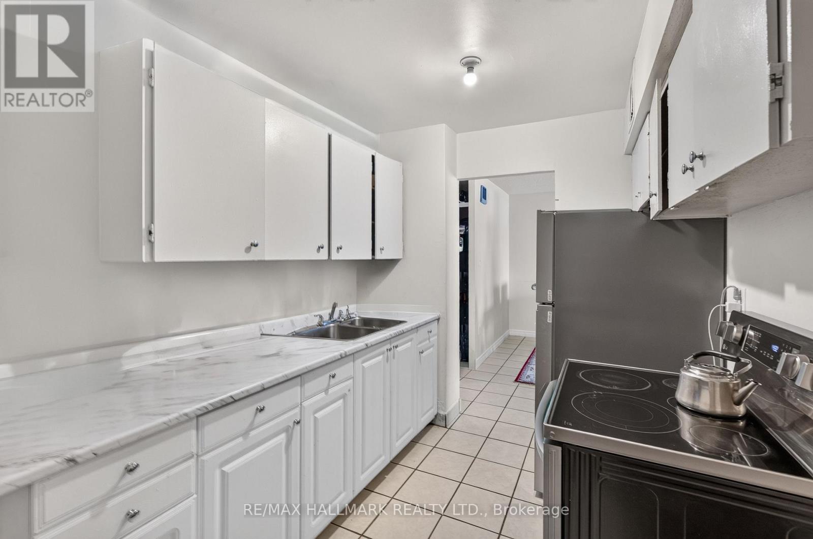 #912 370 DIXON ROAD - 13