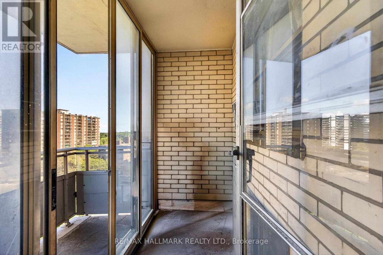 #912 370 DIXON ROAD - 29