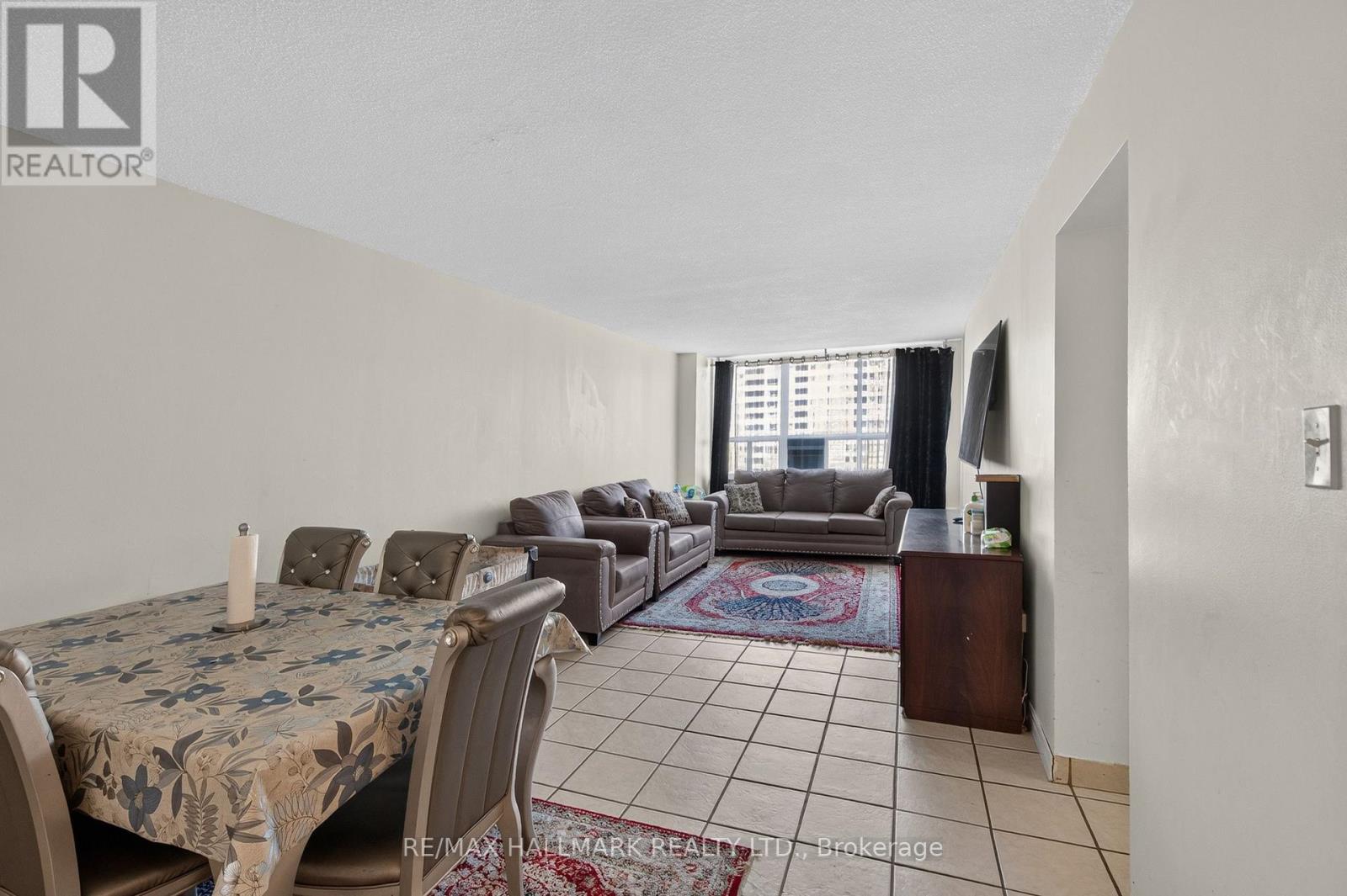 #912 370 DIXON ROAD - 7