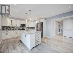 Bathroom - 18 Maple Bush Avenue, Toronto, ON M9N1S6 Photo 12