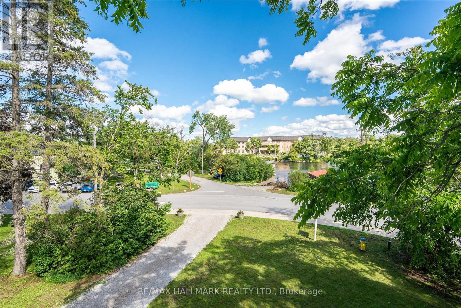 64 FRONT STREET E - 23