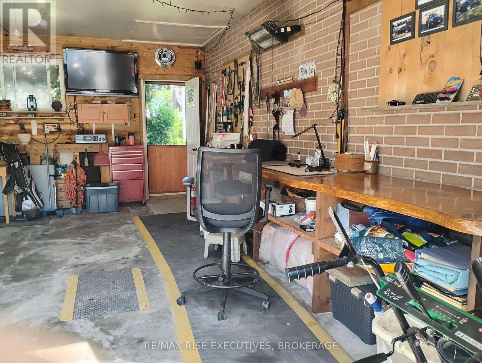 165 ELIZABETH DRIVE - 34