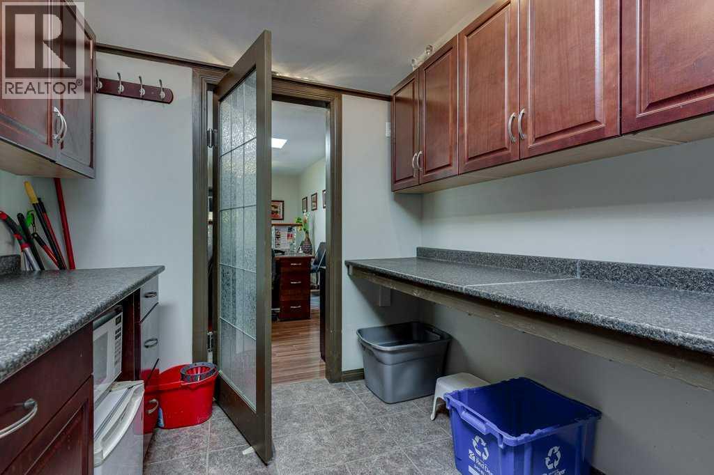4606 48 Avenue, Red Deer — property photo 24