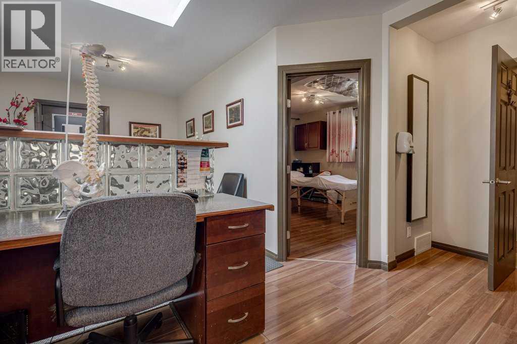 4606 48 Avenue, Red Deer — property photo 11