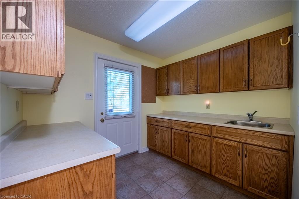 68 ROYAL OAK Drive - Image 27