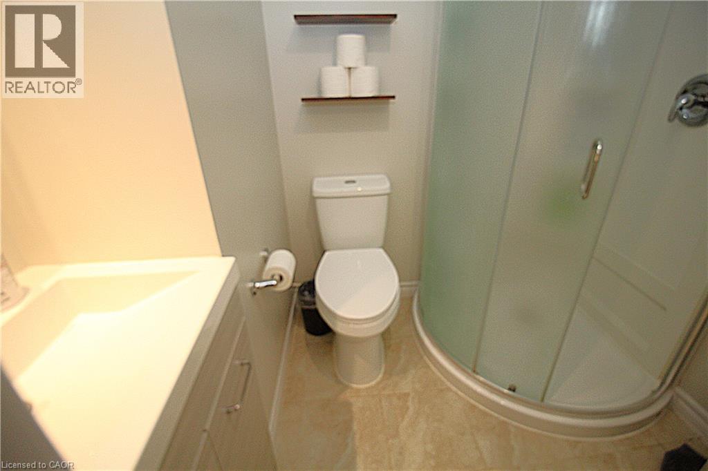 35 GARDEN Crescent - 32