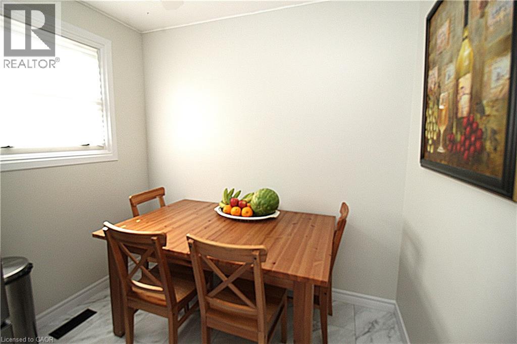 35 GARDEN Crescent - 9
