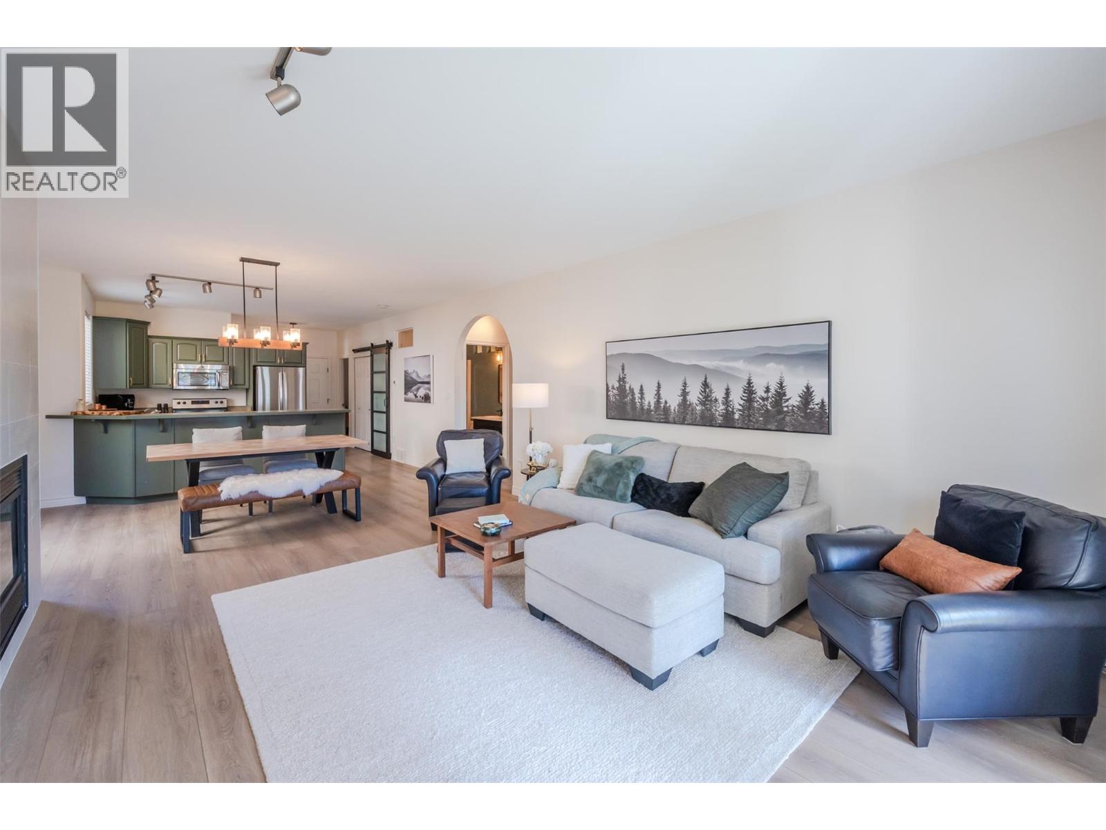 #102 1065 Churchill Avenue - 3