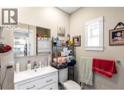 3026 Donald St, Saanich, BC V9A1Y2 Photo 24