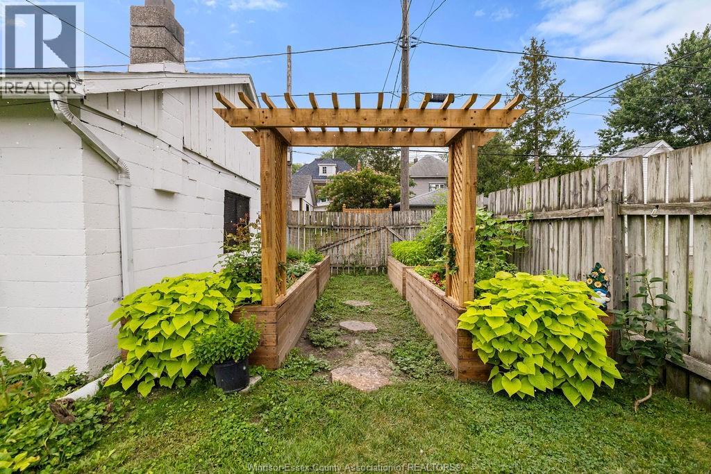 797 MONMOUTH ROAD - 48