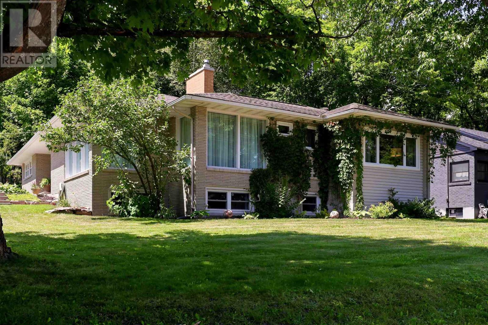 10 Thorneloe CRES - 1