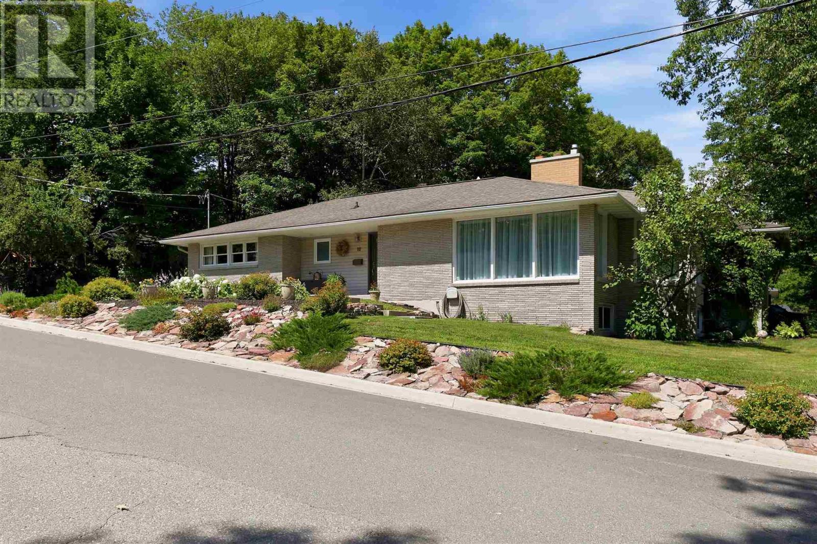 10 Thorneloe CRES - Image 49