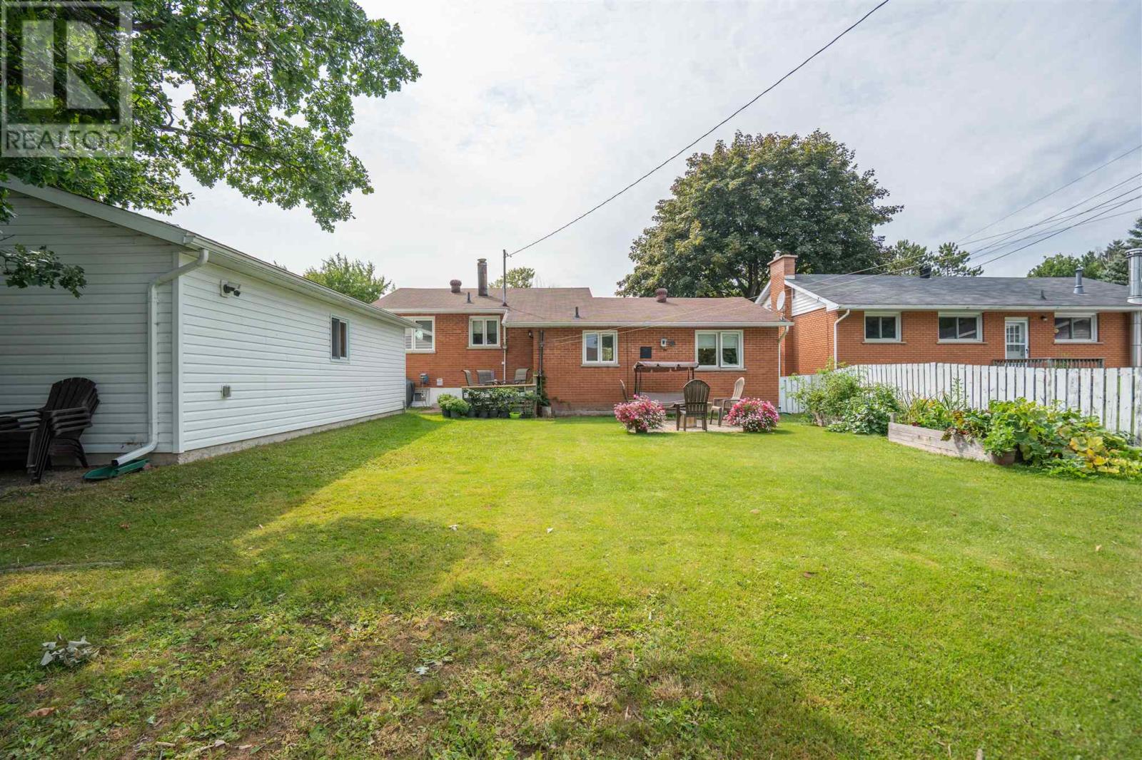 155 Meadow Park CRES - 30