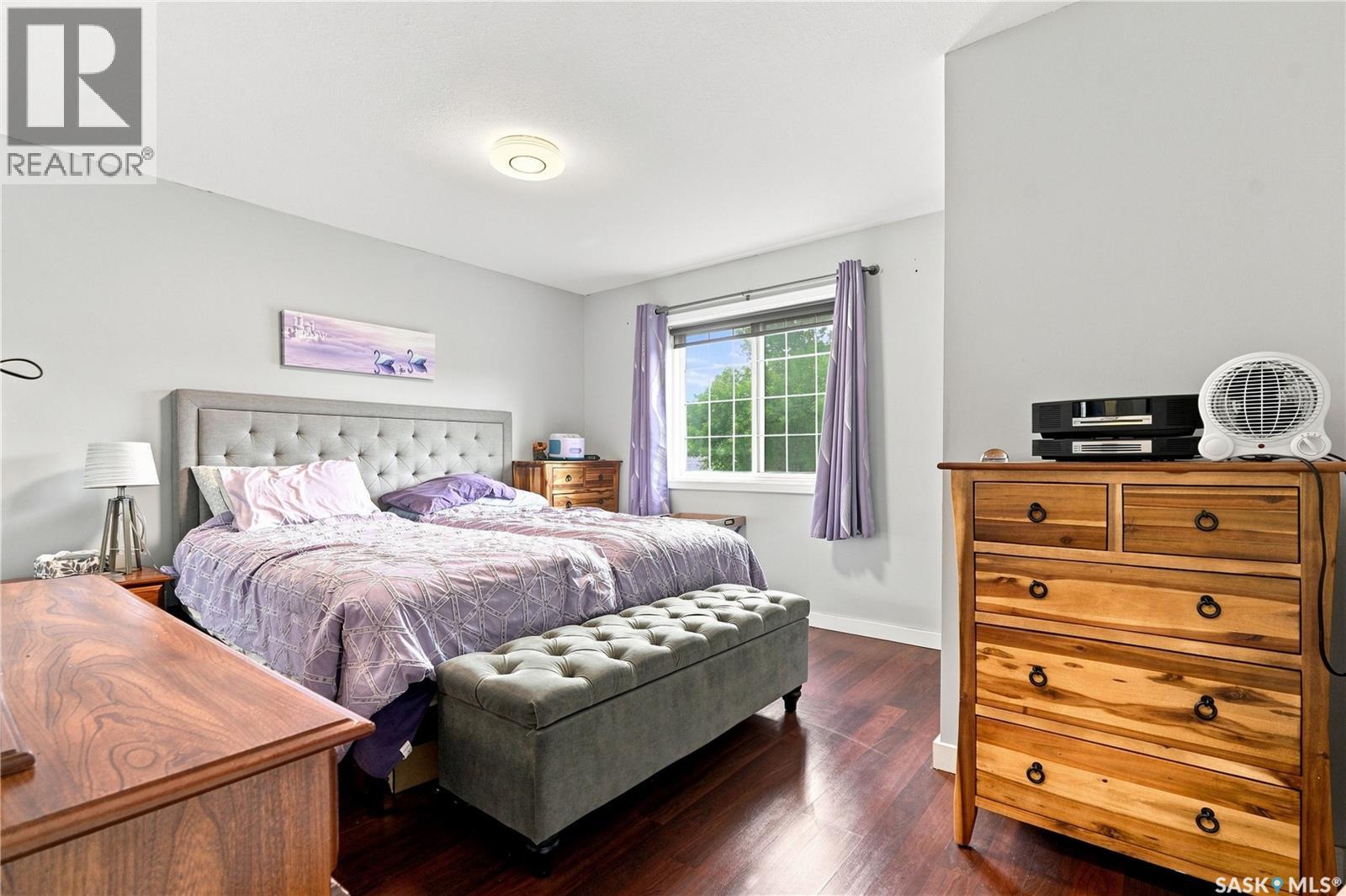 #18 143 Gropper CRESCENT - 21
