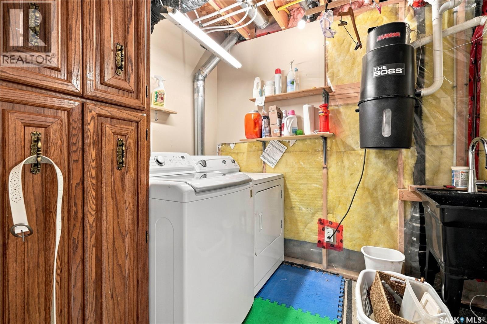 #18 143 Gropper CRESCENT - 25