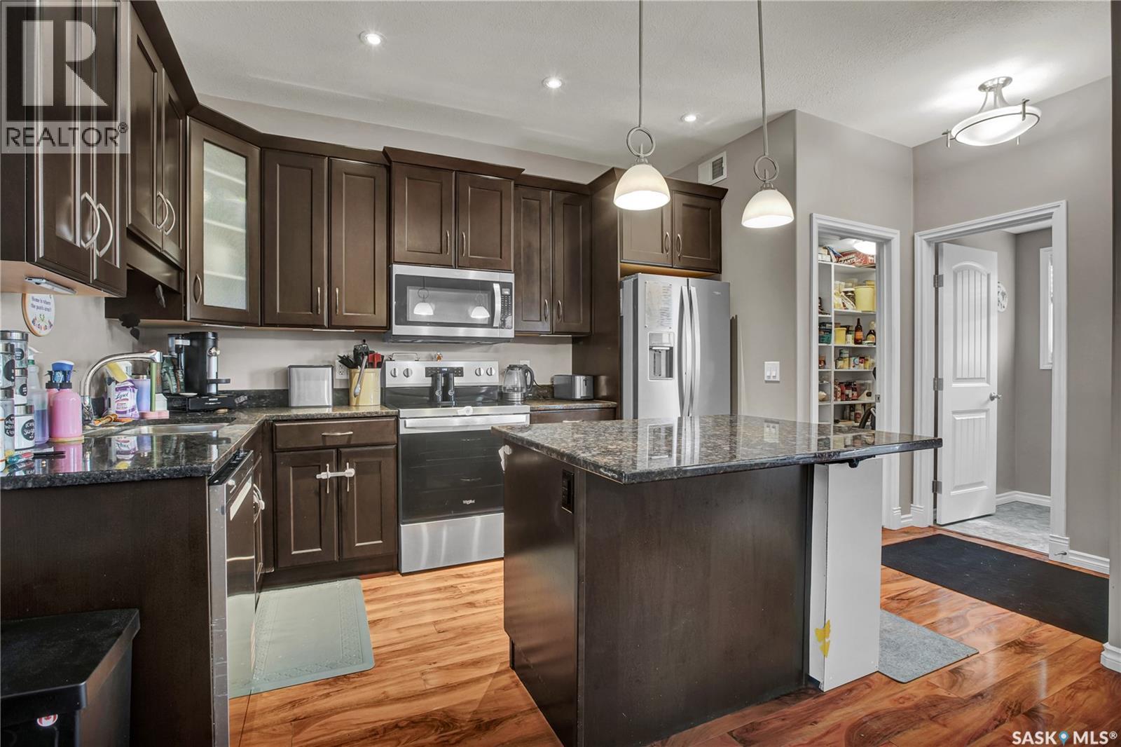 #104 Shepherd CRESCENT - 10