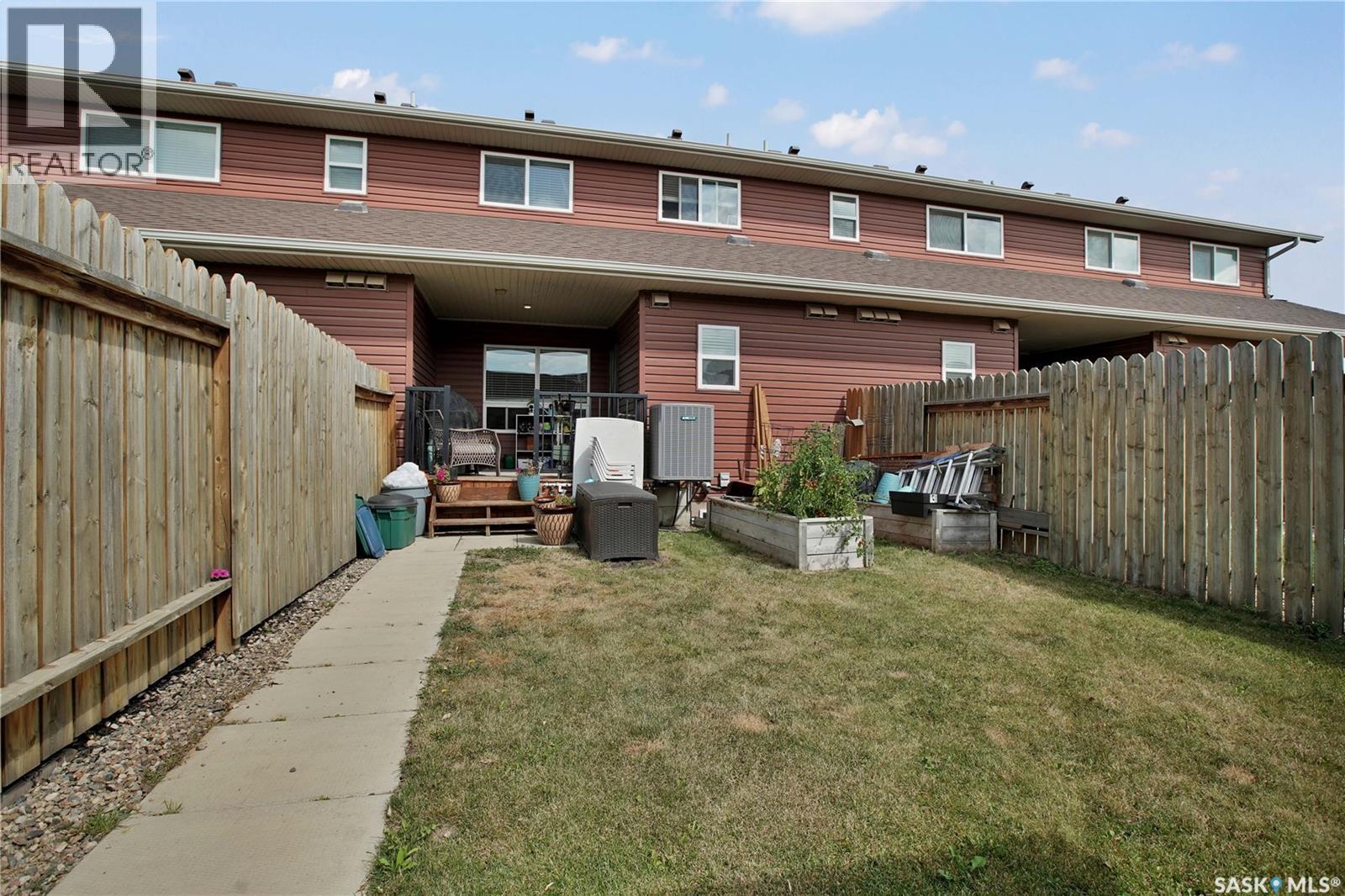 #104 Shepherd CRESCENT - 29